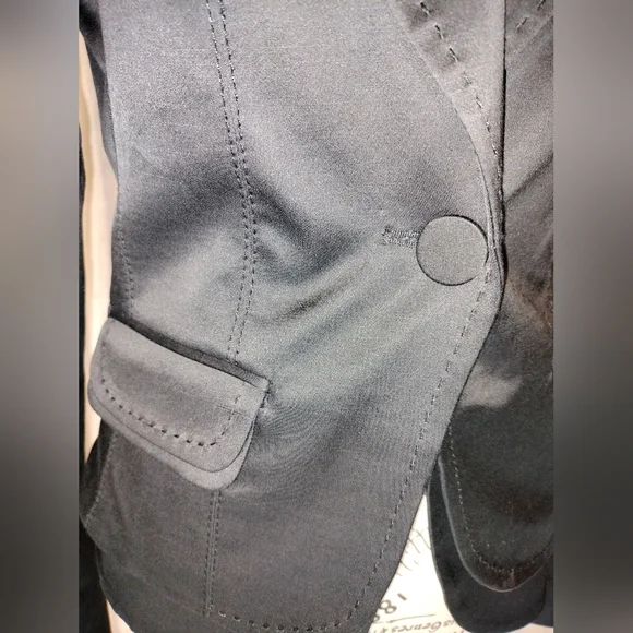 EUC! bebe Classic Black Satin Women's Blazer. Size 6 - Picture 8 of 8